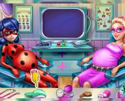 Super Barbie y Ladybug en el hospital