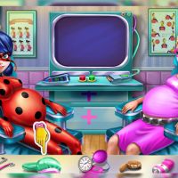 Super Barbie y Ladybug en el hospital