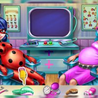 Super Barbie und Ladybug im Krankenhaus