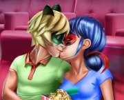 Ladybug y Motan Noir besos en cine