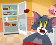 Jerry kihúzza az ételt a hűtőből